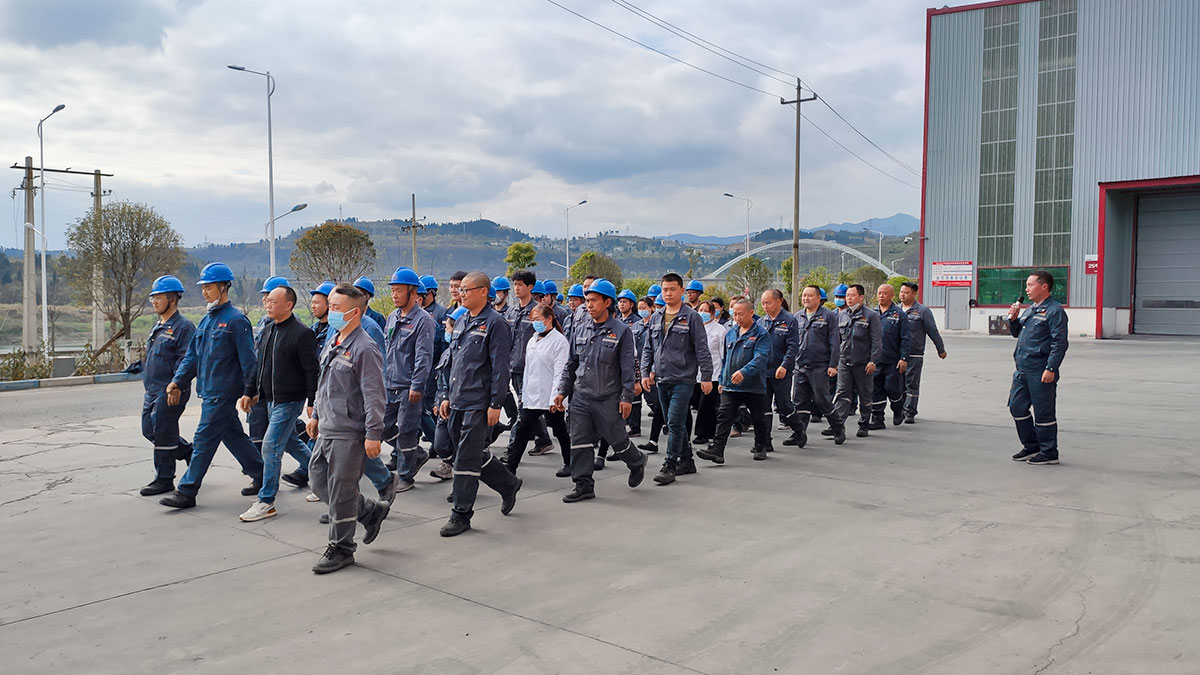 久達(dá)新材召開軍事化管理啟動儀式